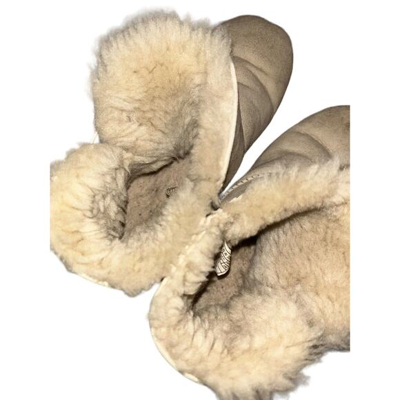 UGG Australia Women's 7 Short Bailey Button Boots 3352 Sand EUR 38 Sheepskin - Picture 9 of 11